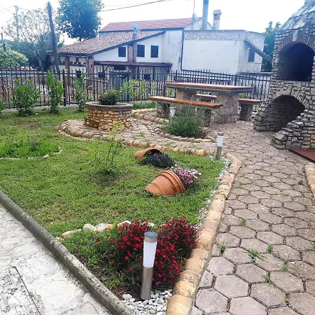 With A Parking Space Kastelir, Istria - Sredisnja Istra - 17528 Apartment